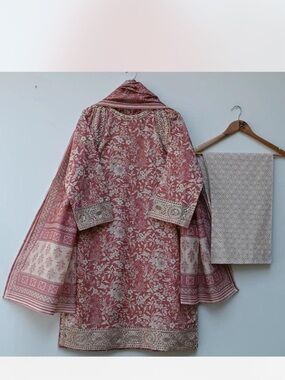 Embroidered Floral Pink Ethnic Kurta Set